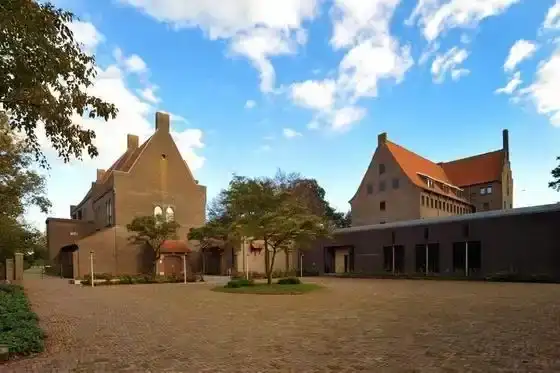 Abdijwinkel van buitenaf